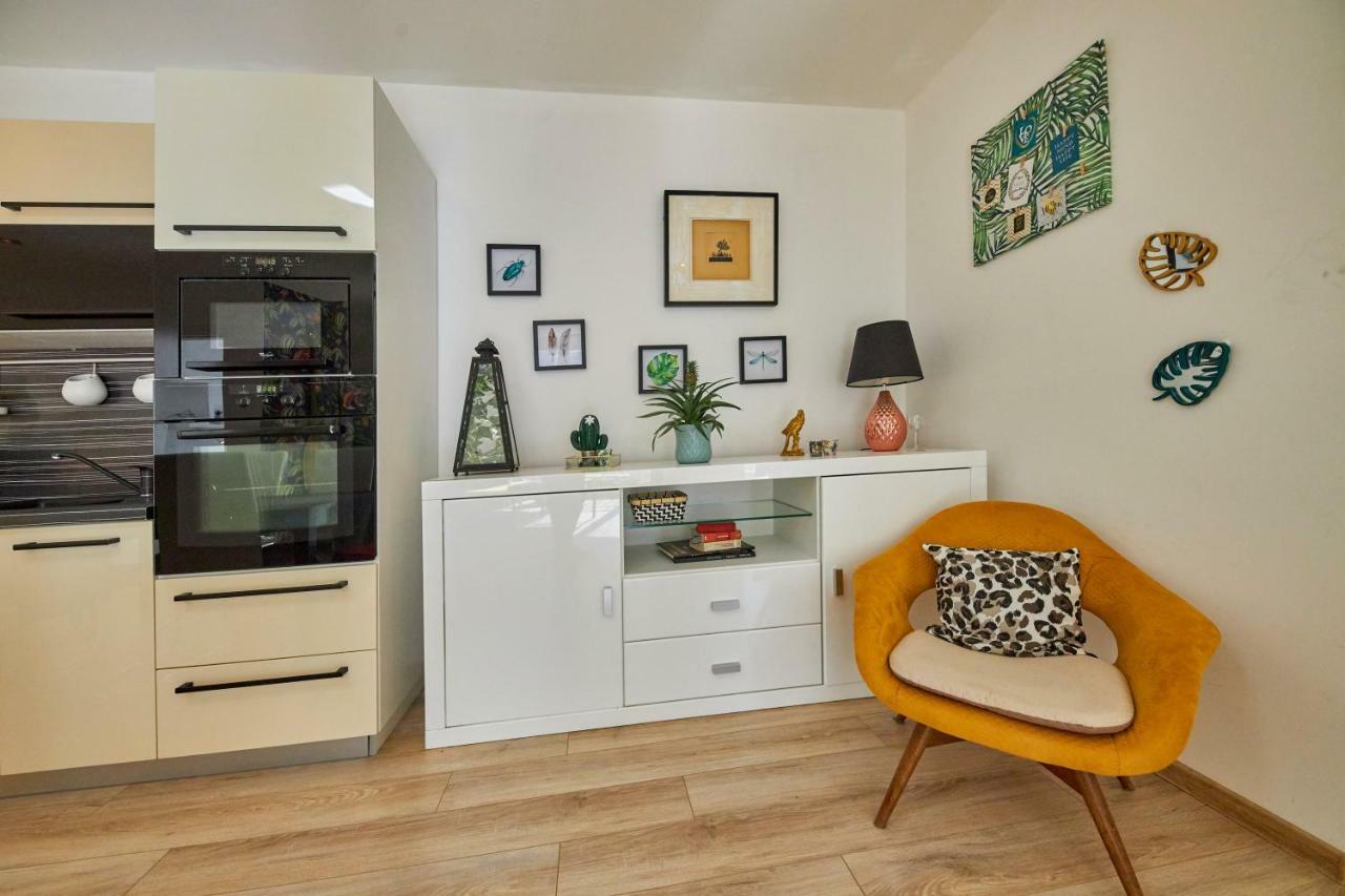 Pineapple Apartment บราติสลาวา ภายนอก รูปภาพ