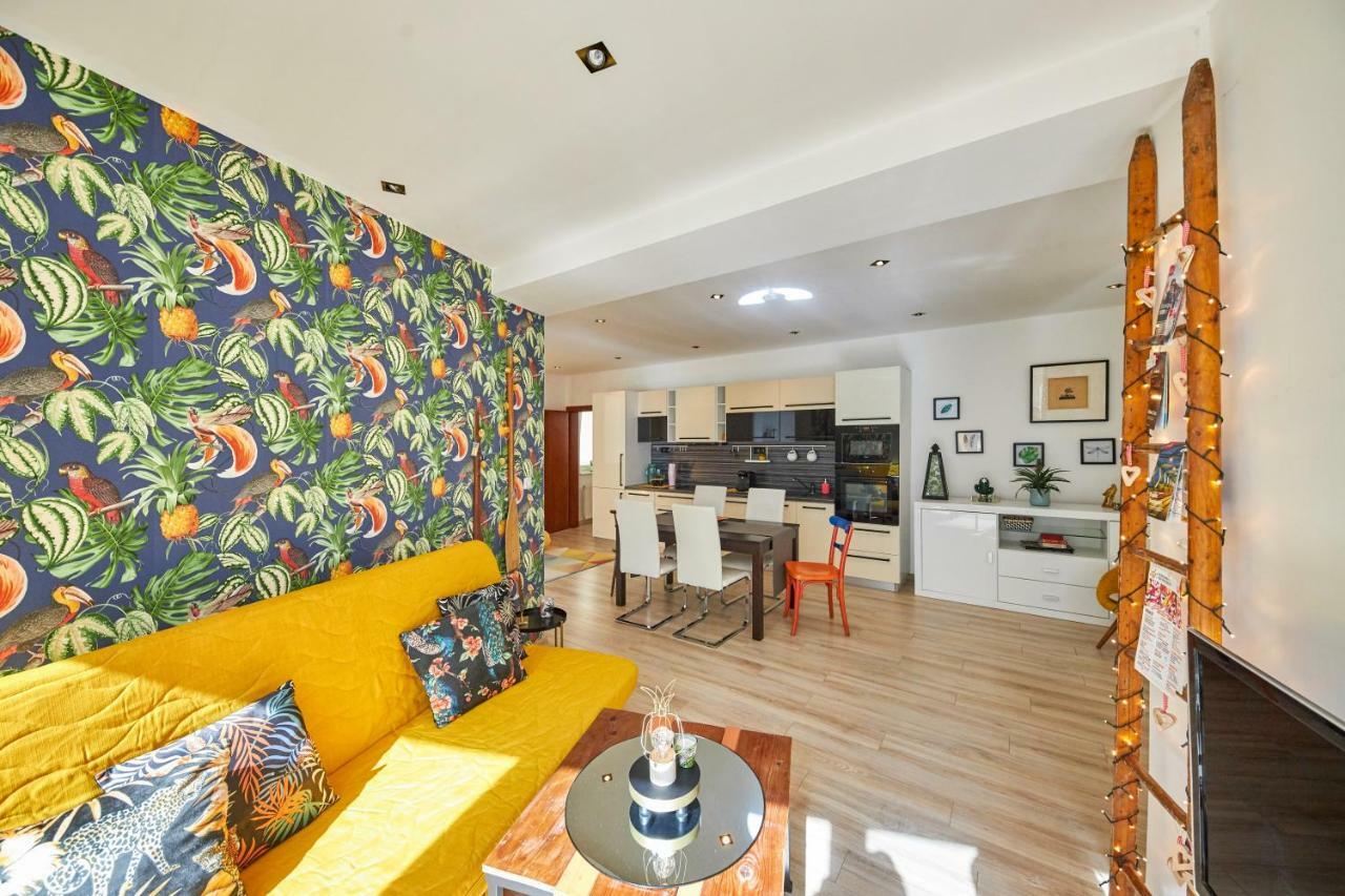Pineapple Apartment บราติสลาวา ภายนอก รูปภาพ