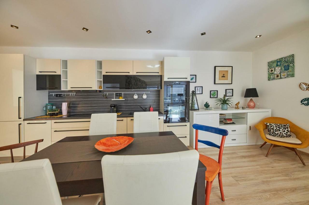 Pineapple Apartment บราติสลาวา ภายนอก รูปภาพ