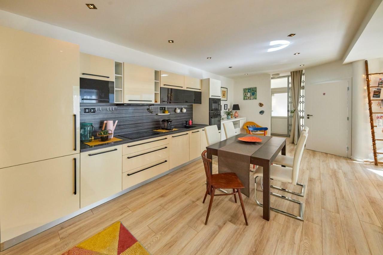 Pineapple Apartment บราติสลาวา ภายนอก รูปภาพ
