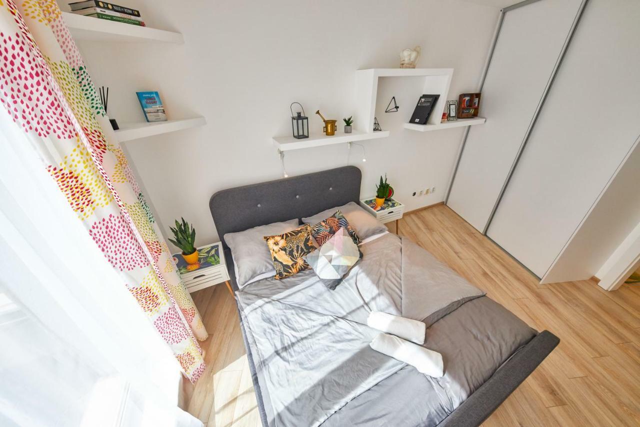 Pineapple Apartment บราติสลาวา ภายนอก รูปภาพ
