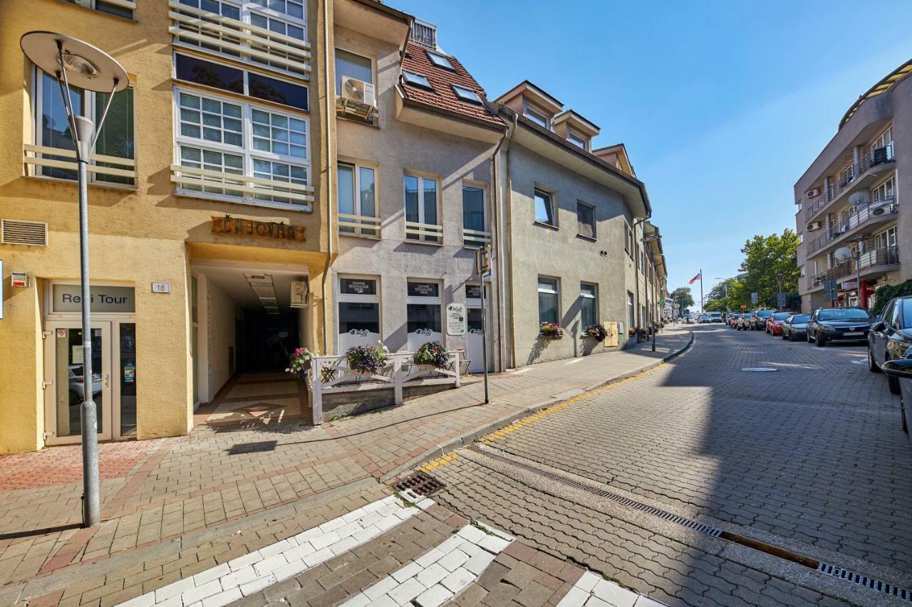 Pineapple Apartment บราติสลาวา ภายนอก รูปภาพ