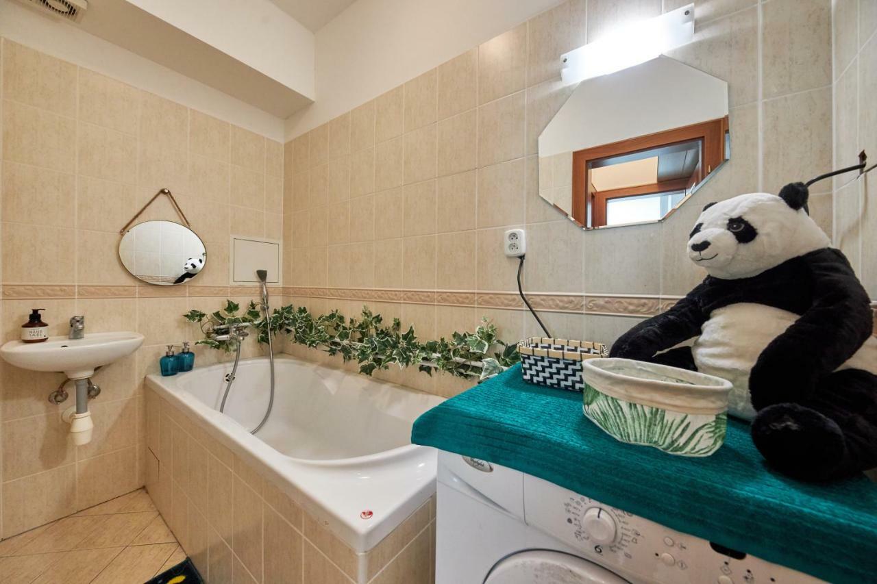 Pineapple Apartment บราติสลาวา ภายนอก รูปภาพ