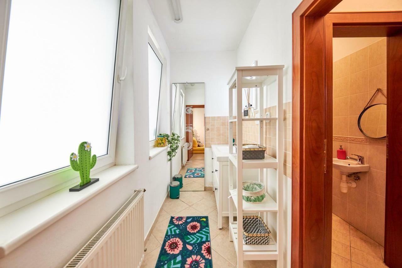 Pineapple Apartment บราติสลาวา ภายนอก รูปภาพ